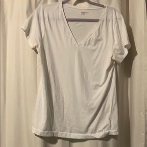 🍍5/$20🍍Súper soft Gab Body white V neck tee